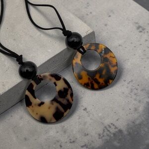 Tortoise Shell Resin Pendant Necklace NWT
